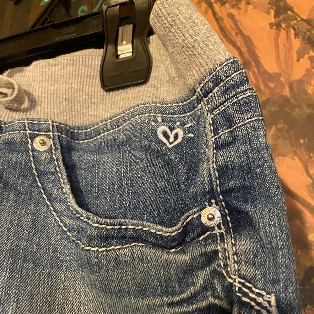Justice Denim Capri Pants With Fabric Stretch Waist (tagged 8 1/2) - Picture 4 of 6